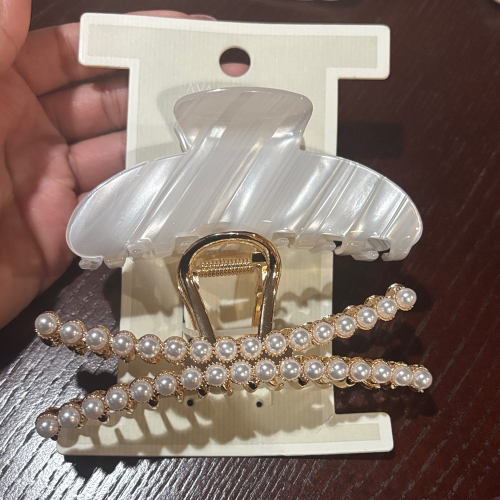 Ava & Aiden Pearl and Gold Hair Clip Set